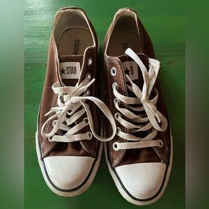 women’s size 8. converse. loved.
